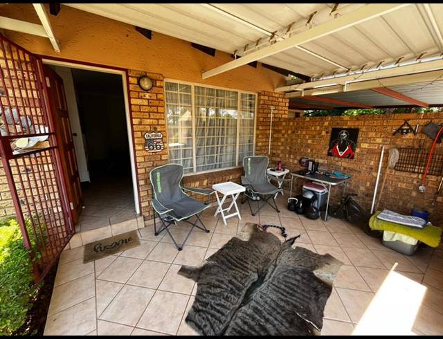 2 BEDROOM TOWNHOUSE FOR SALE IN MAGALIESKRUIN